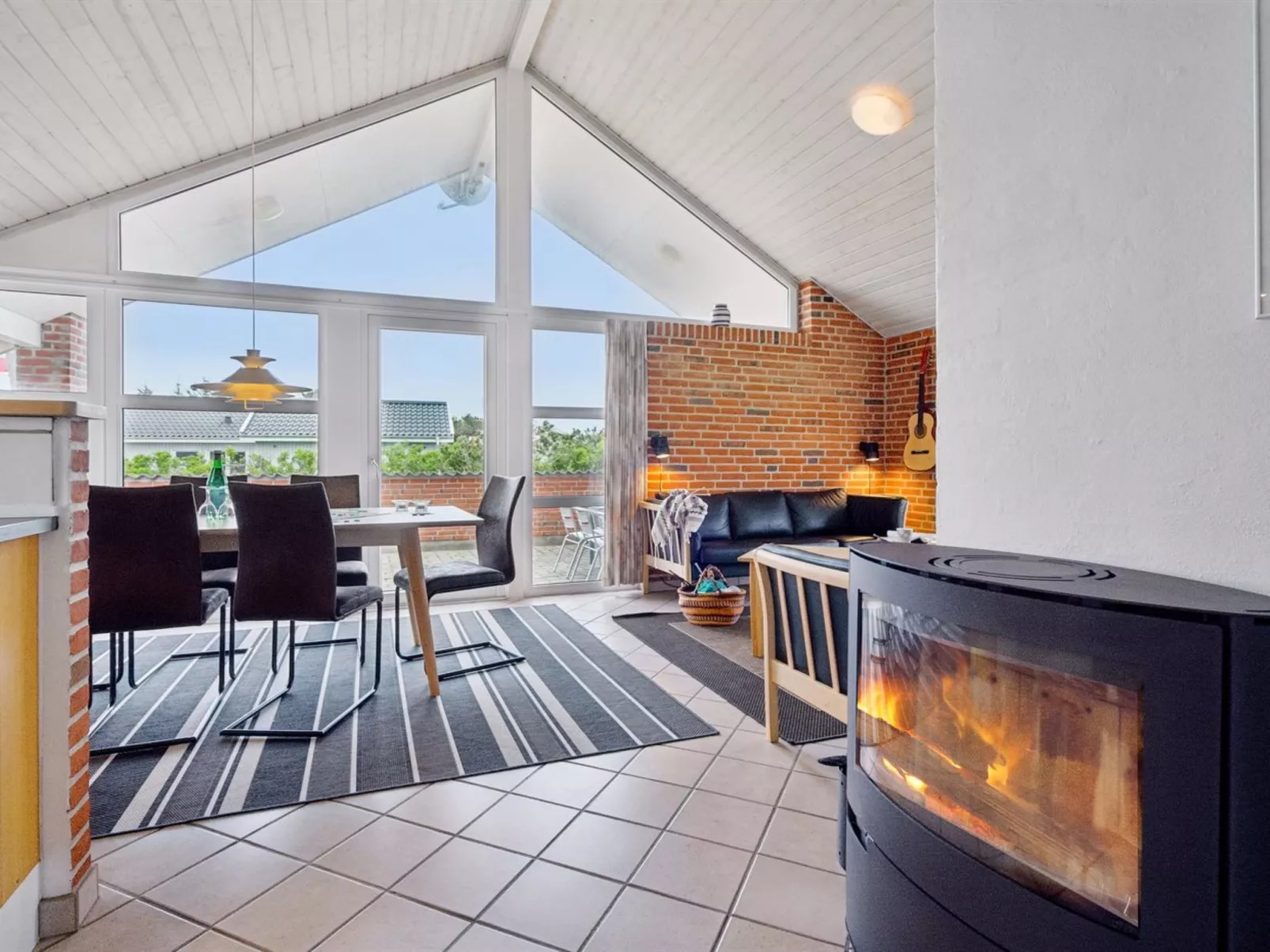 "Mari" - 400m from the sea-Binnen