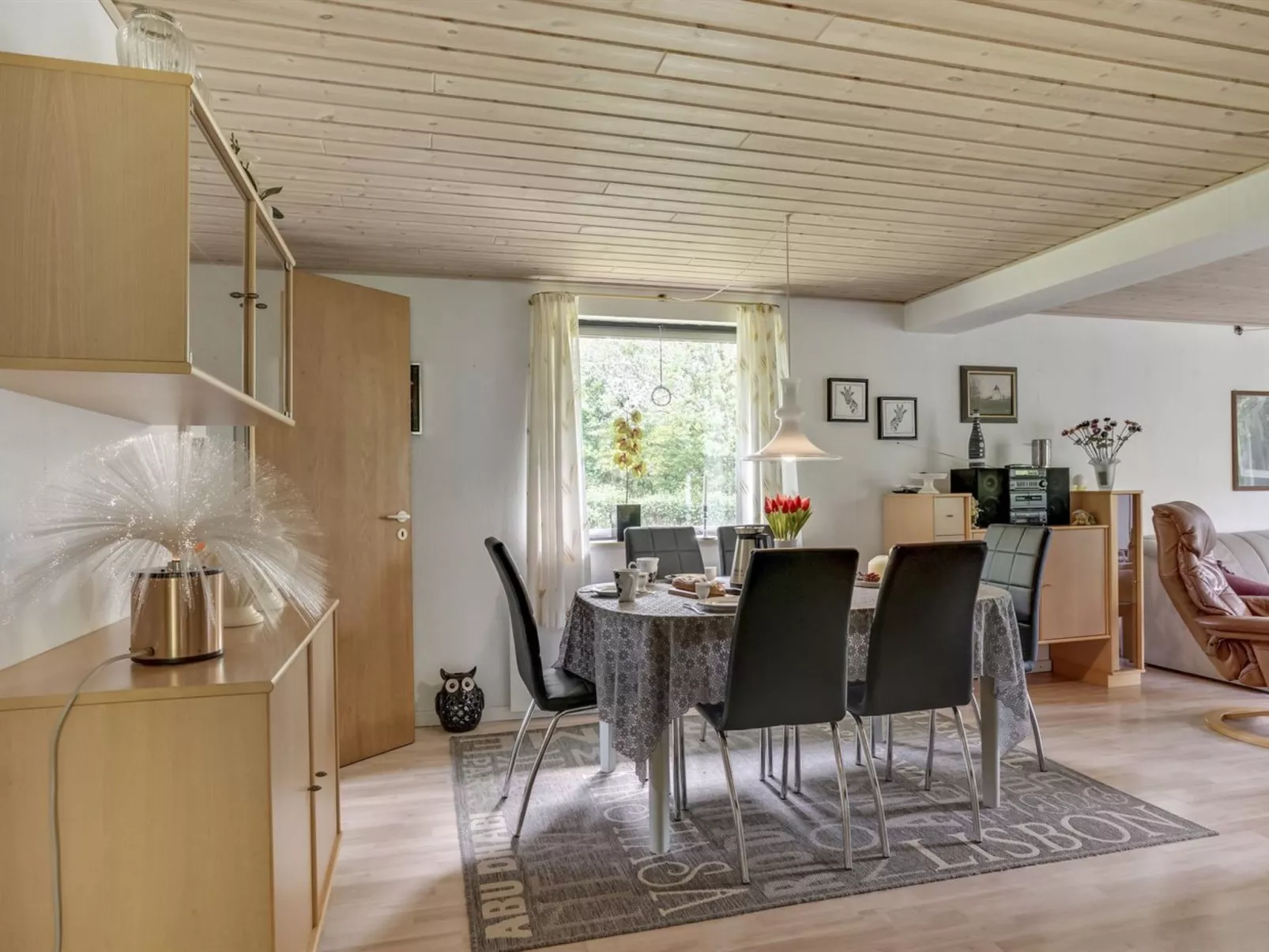 "Yak" - 350m from the sea-Binnen