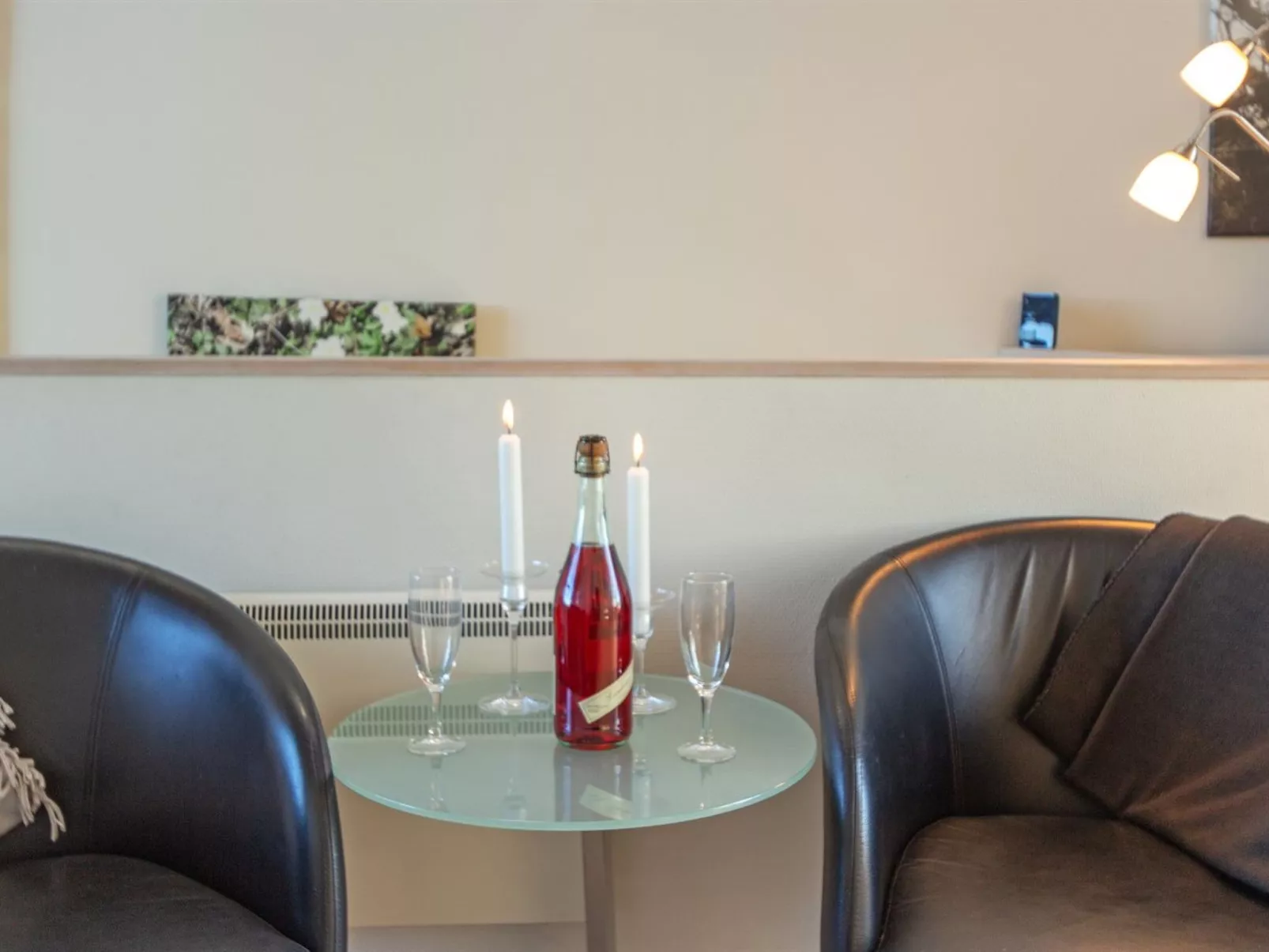 "Halldora" - 10m from the sea-Binnen