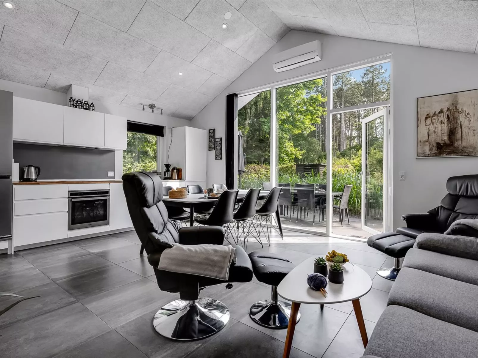 "Sunja" - 450m from the sea-Binnen