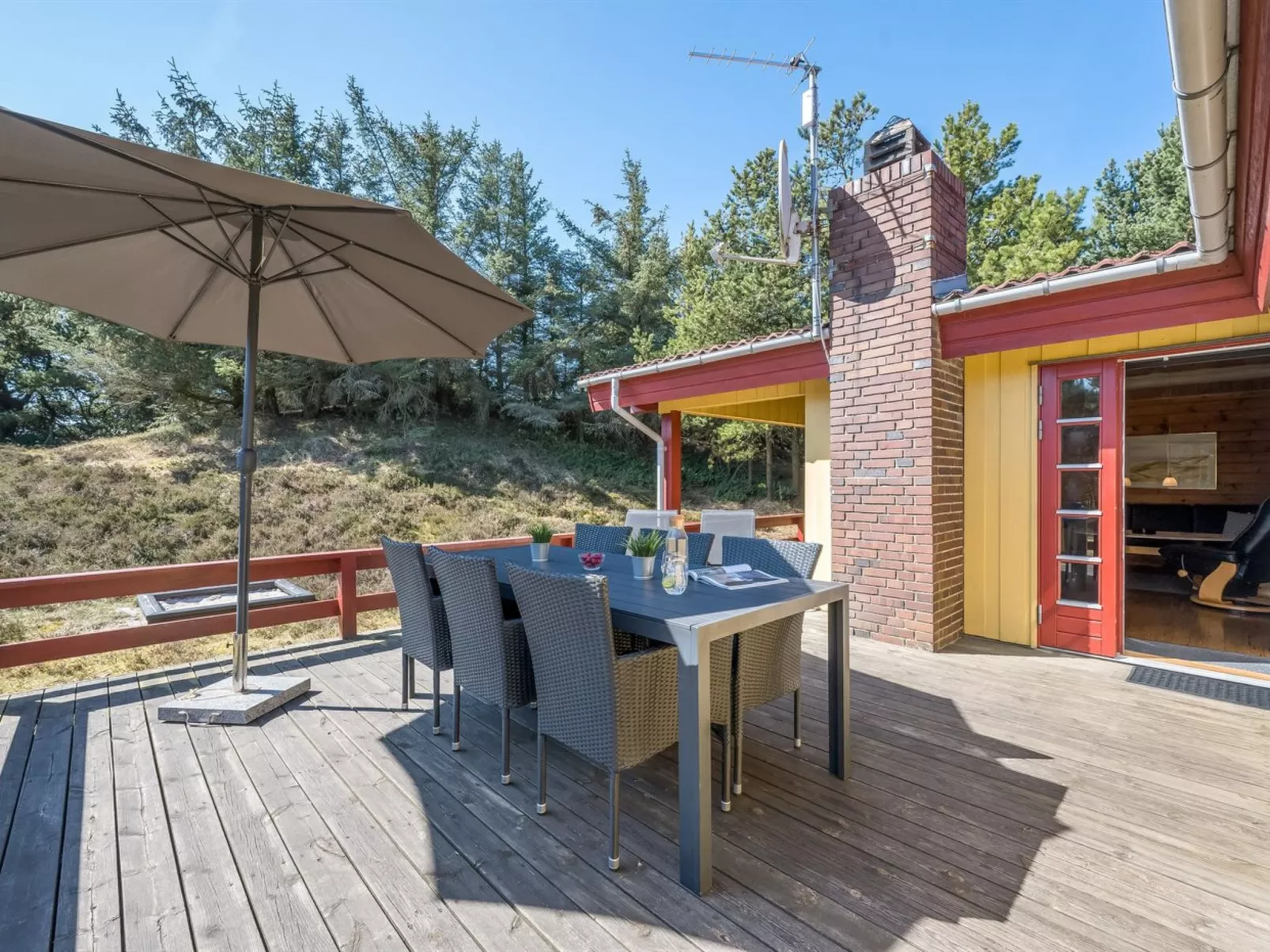 "Yaris" - 800m to the fjord-Buiten