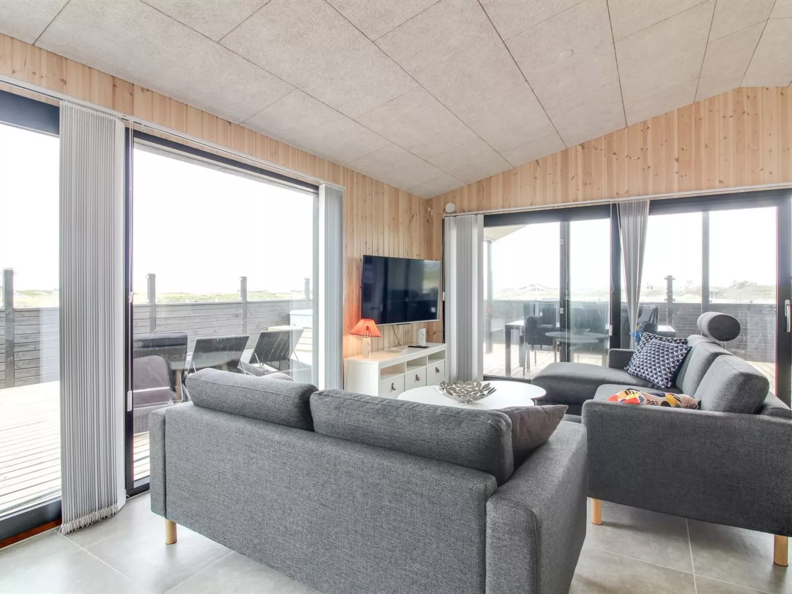 "Heilo" - 300m from the sea-Binnen
