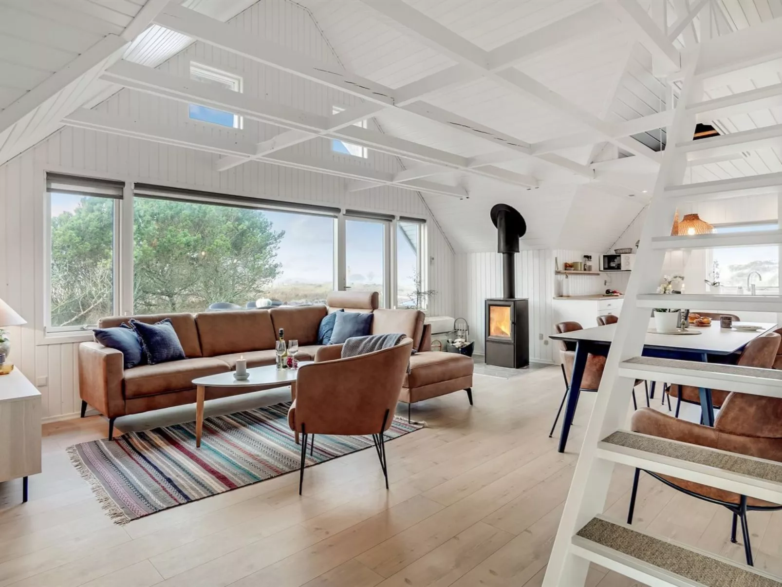 "Edvi" - 1.6km from the sea-Binnen