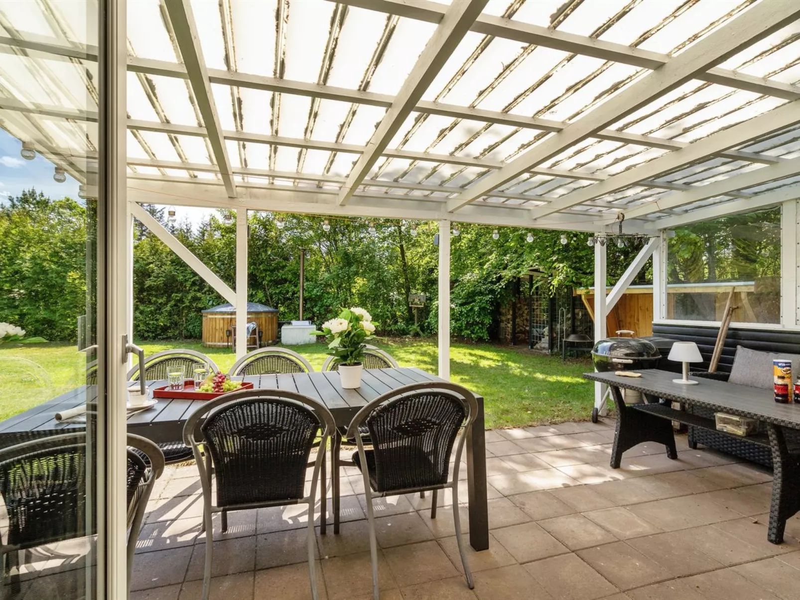 "Ulrike" - 600m to the fjord-Buiten