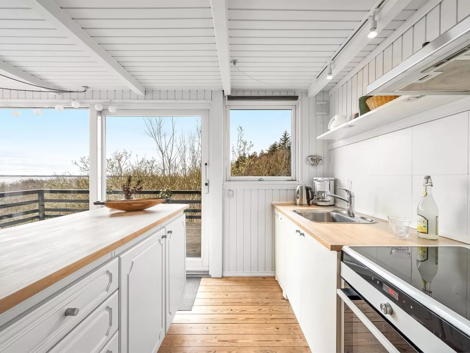 "Heera" - 100m to the fjord-Binnen