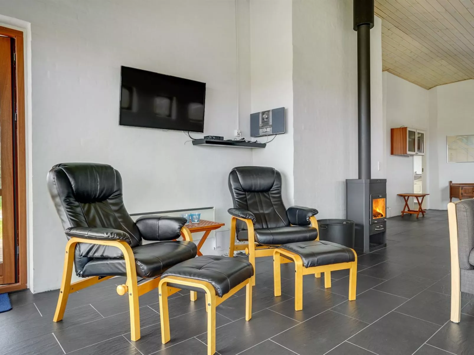 "Roope" - 50m from the sea-Binnen