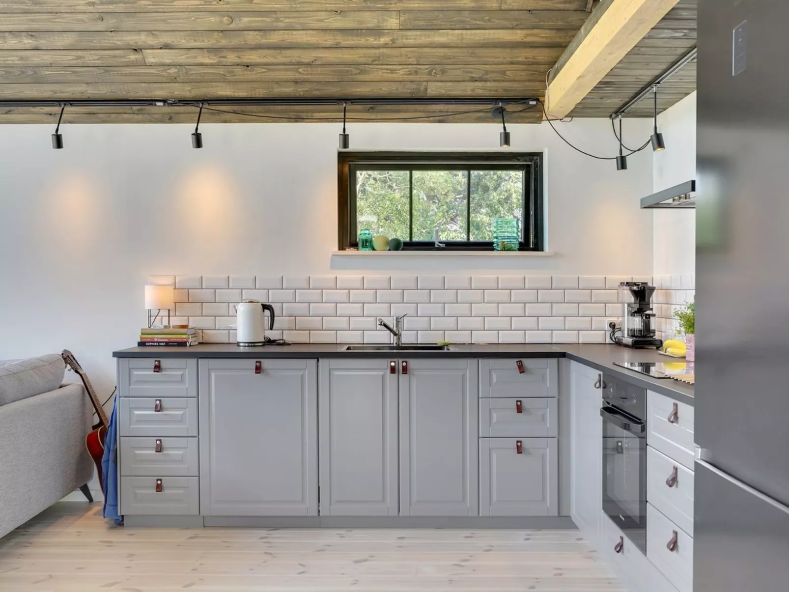 "Henrik" - 100m from the sea-Binnen