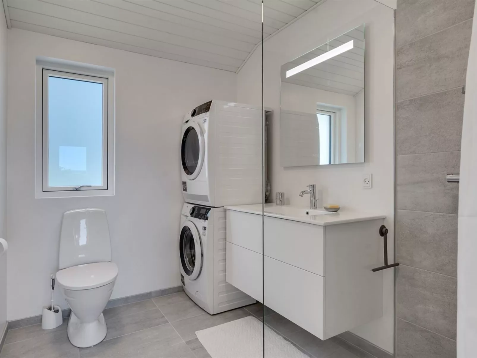 "Rickmer" - 200m from the sea-Binnen