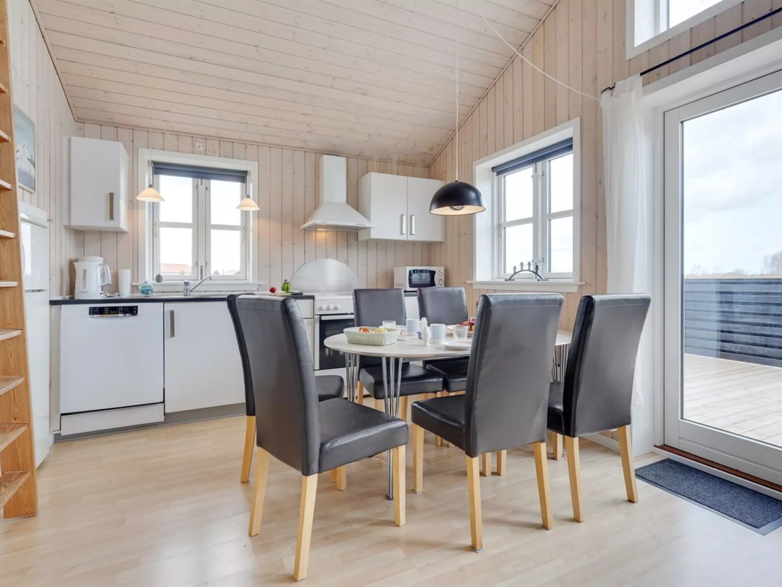 "Evin" - 800m from the sea-Binnen