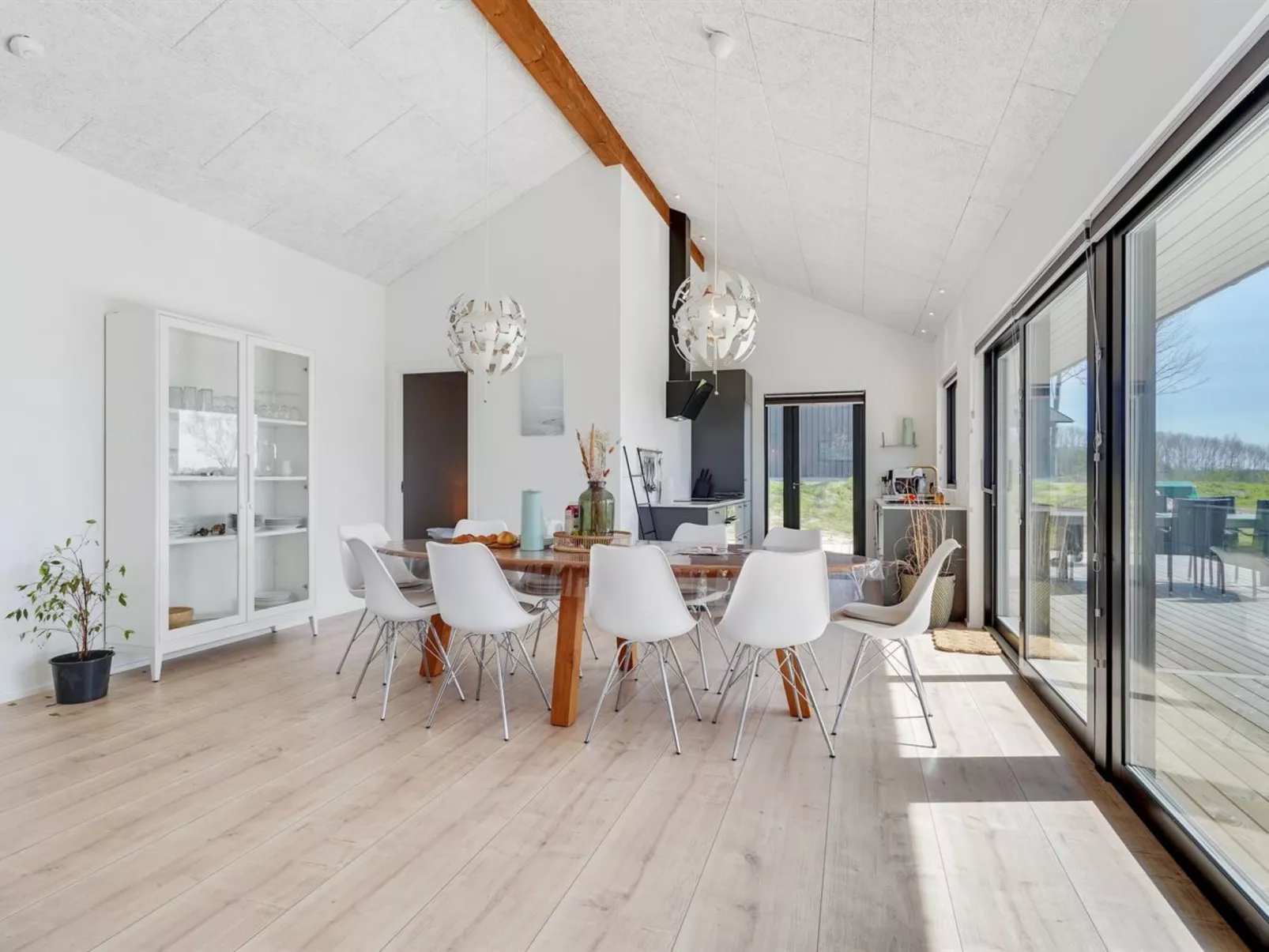 "Haley" - 150m from the sea-Binnen