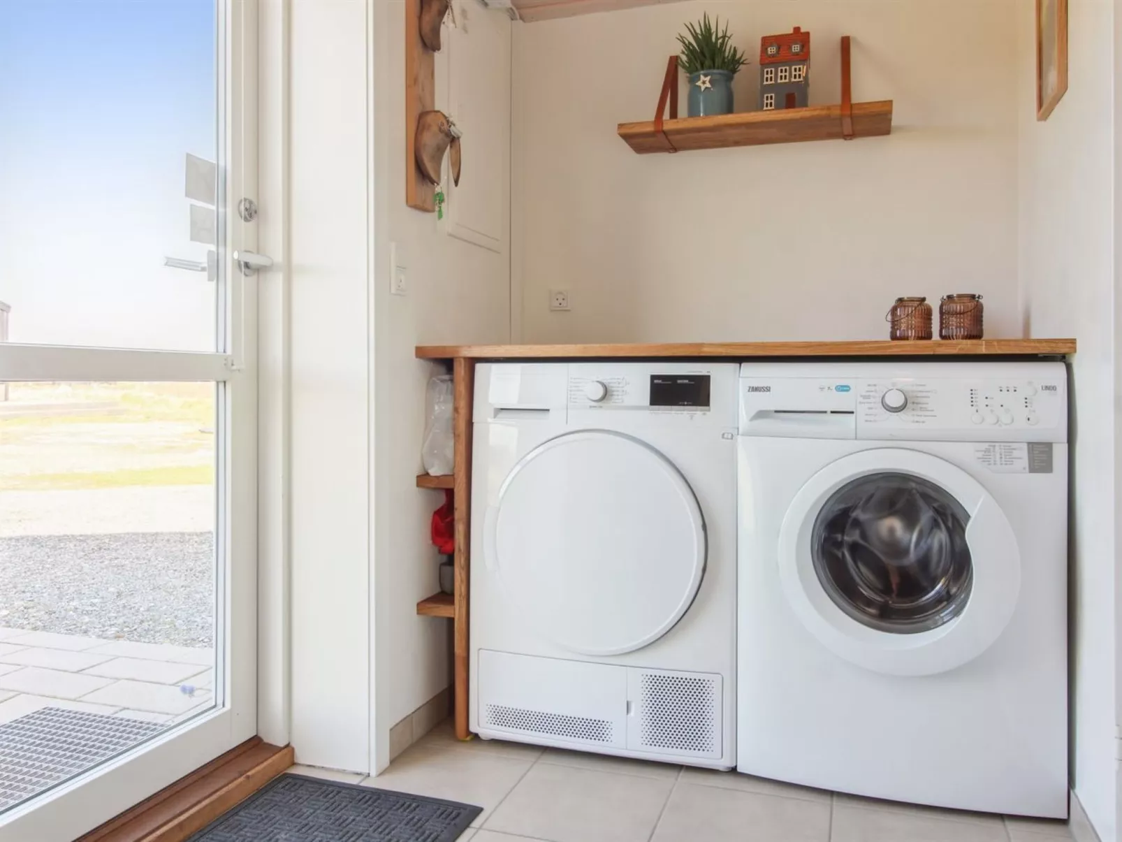 "Mirkka" - 1.5km from the sea-Binnen