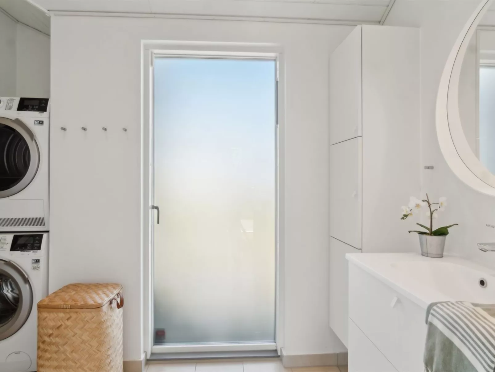 "Gregor" - 300m from the sea-Binnen