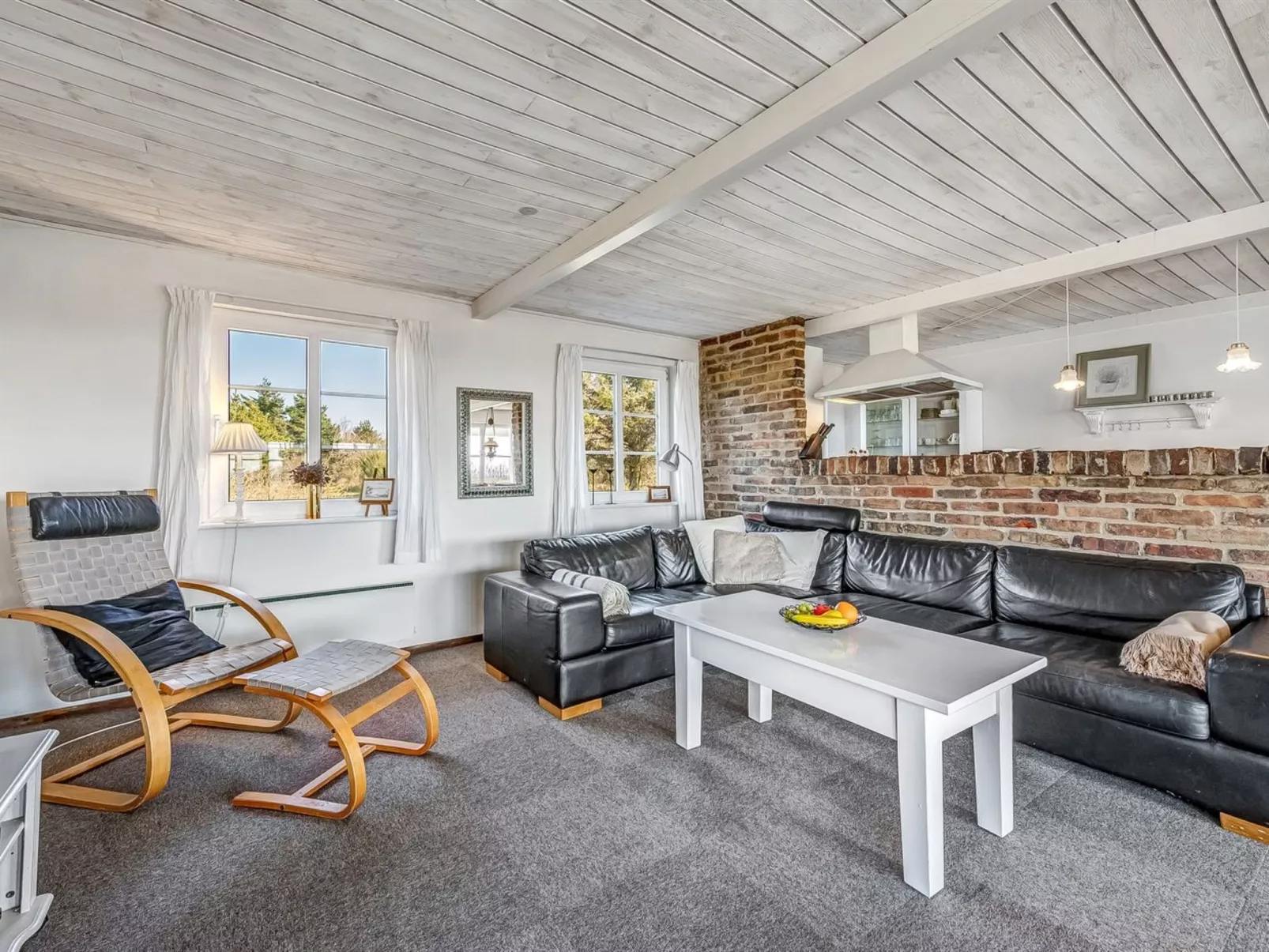 "Bjart" - 50m to the fjord-Binnen