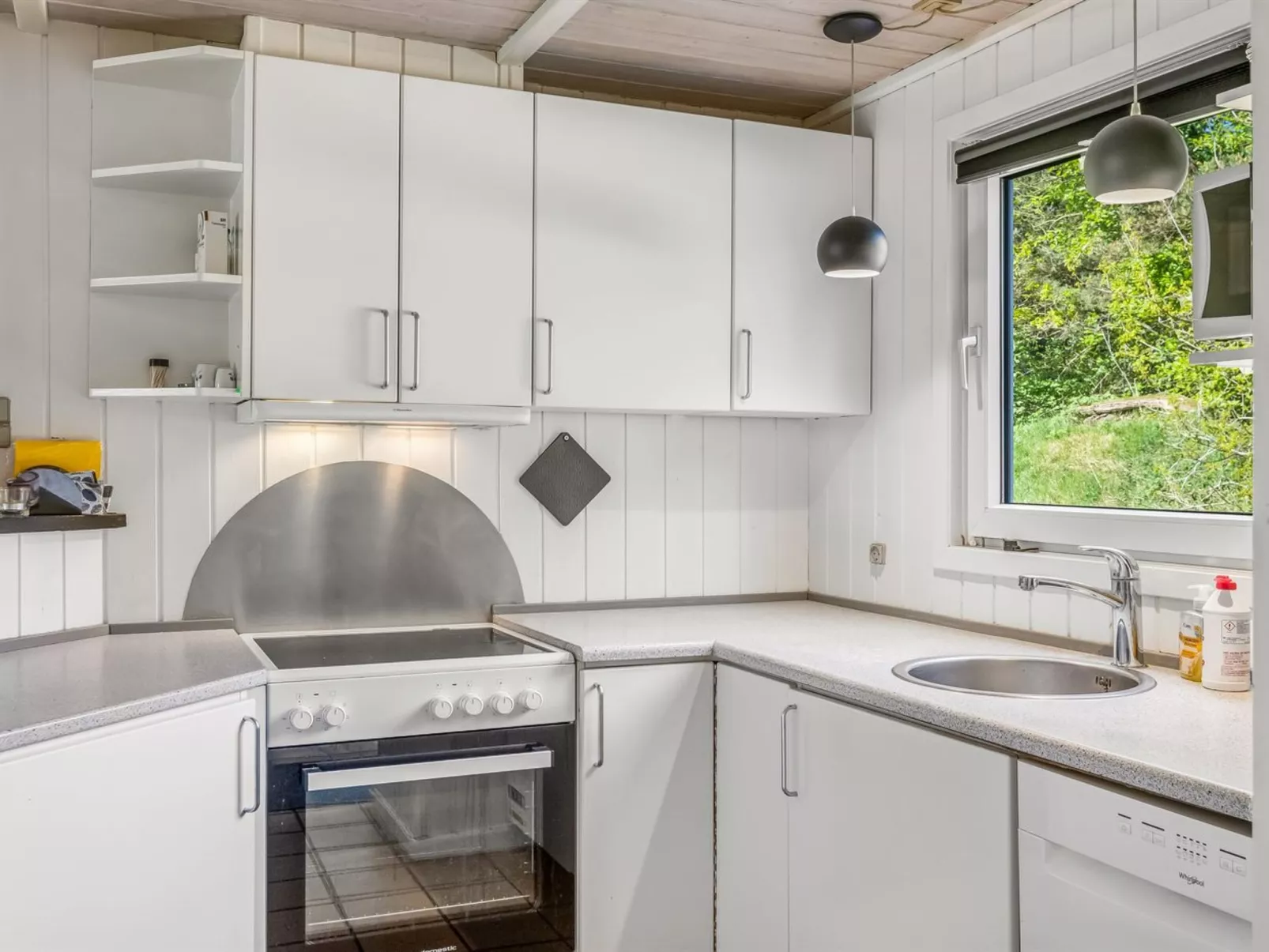 "Livni" - 3.8km from the sea-Binnen