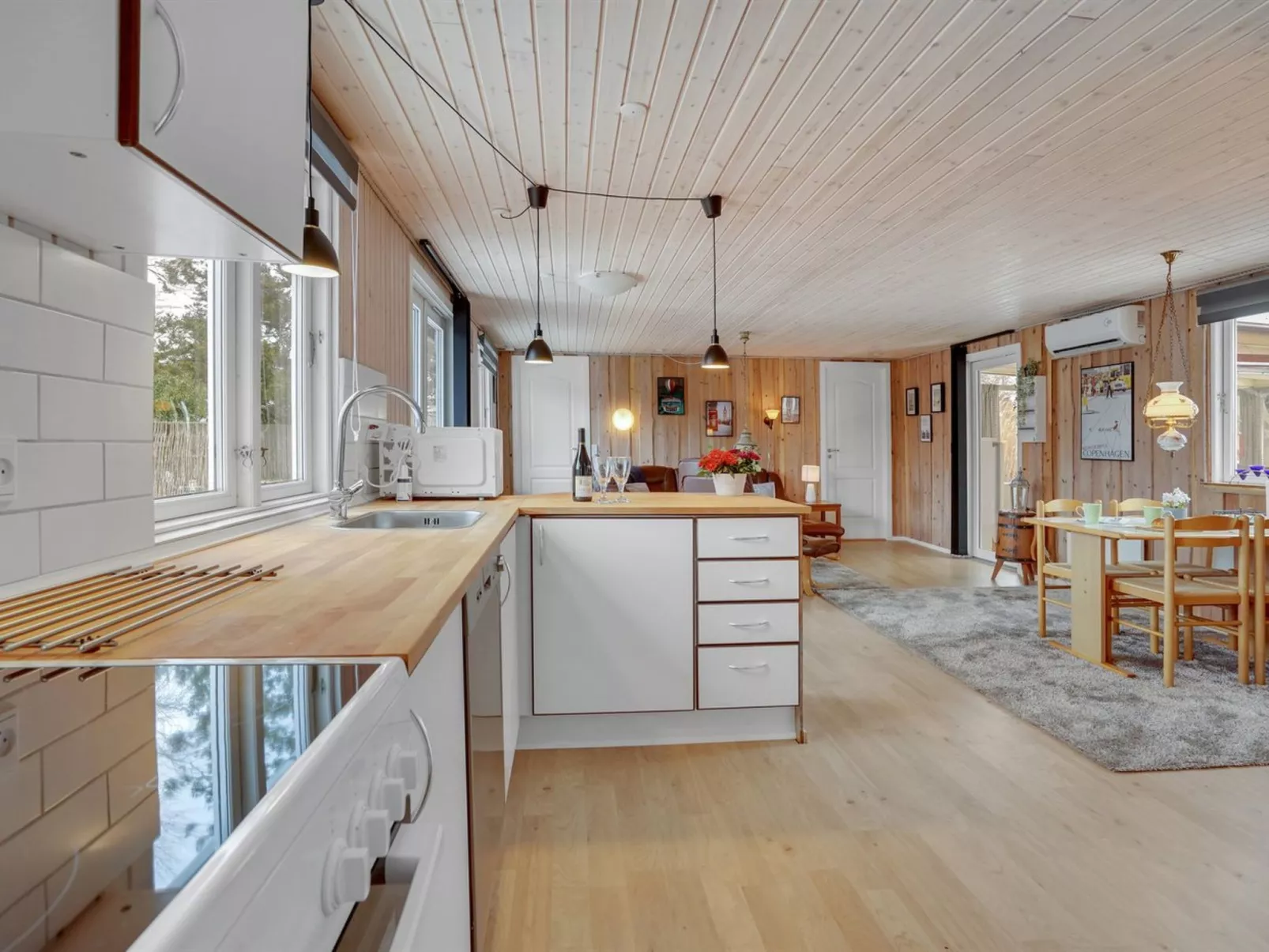 "Winona" - 300m from the sea-Binnen