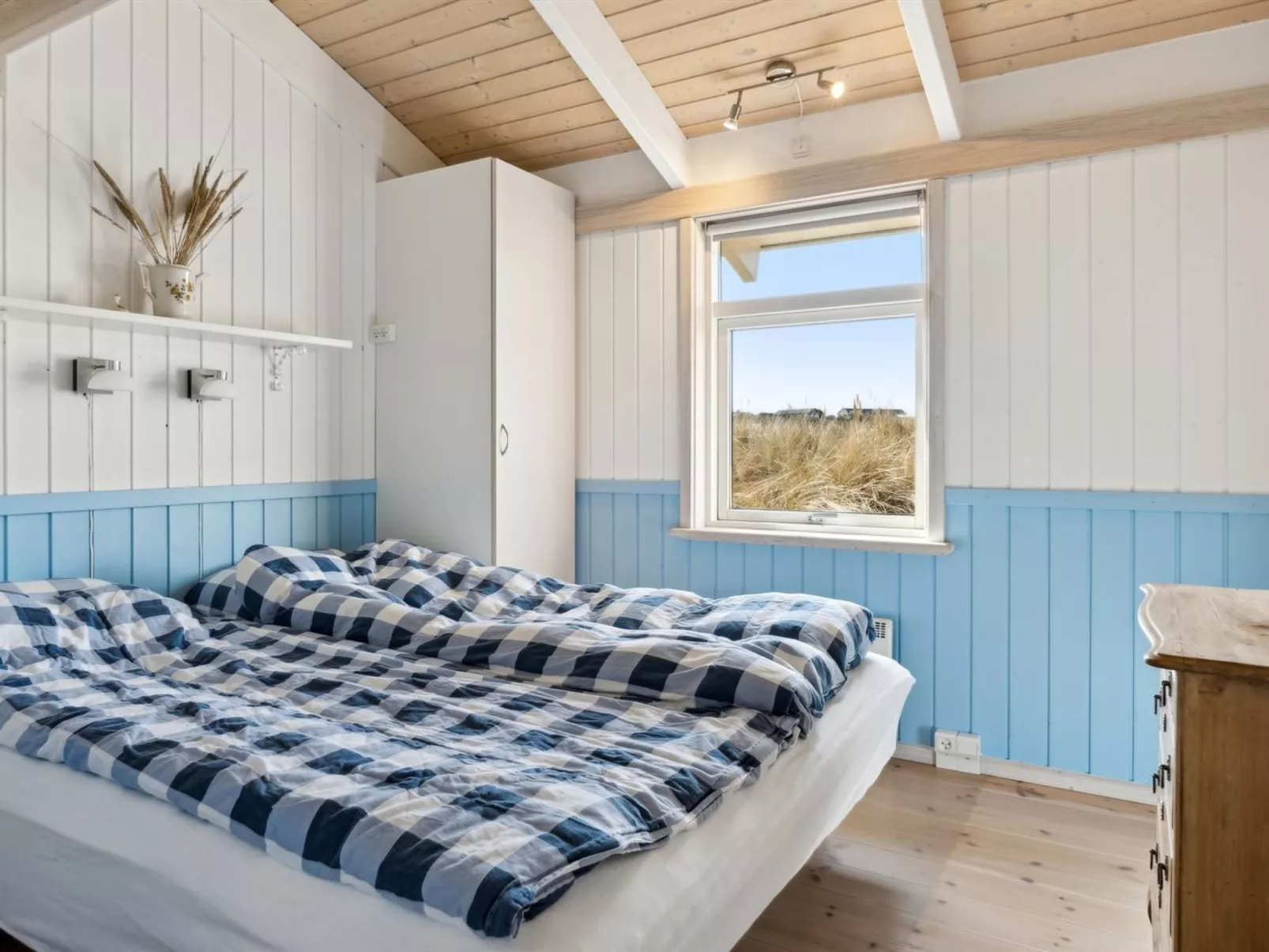 "Bjarni" - 239m from the sea-Binnen