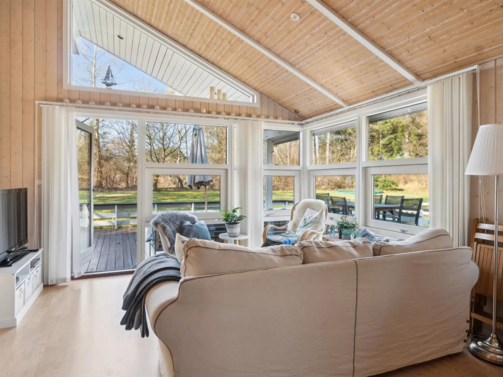 "Amola" - 1.6km from the sea-Binnen