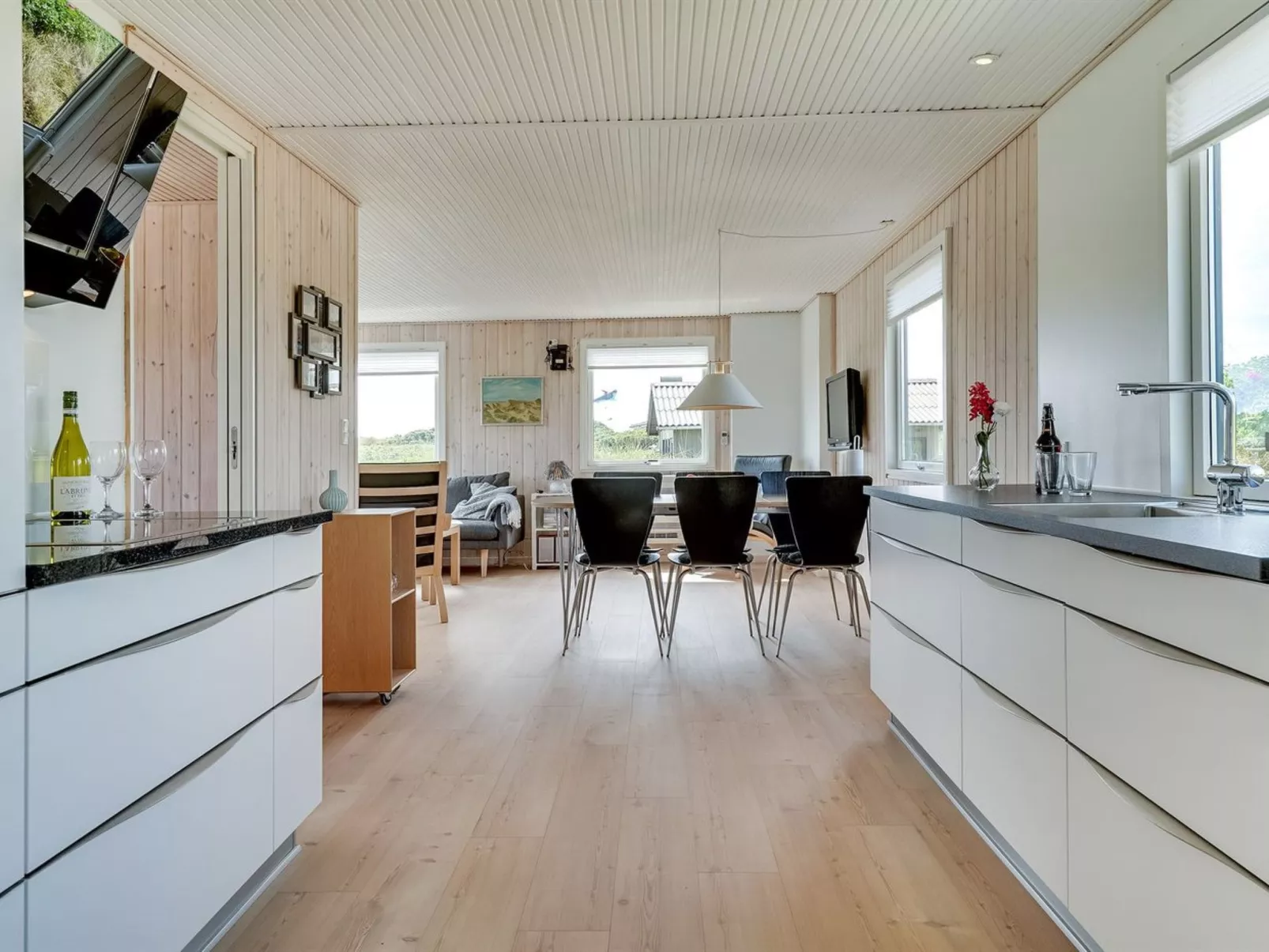 "Kris" - 200m from the sea-Binnen