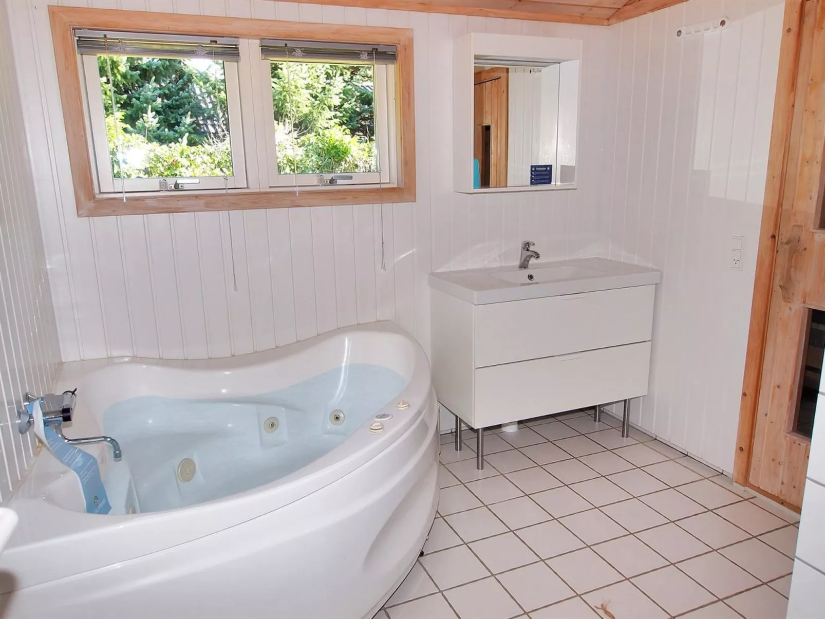 "Sena" - 250m from the sea-Binnen