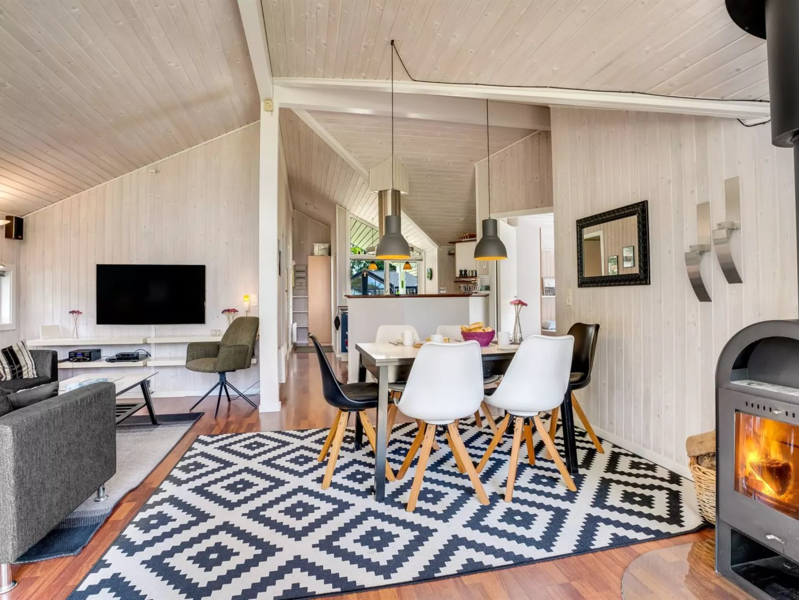 "Truls" - 800m from the sea-Binnen