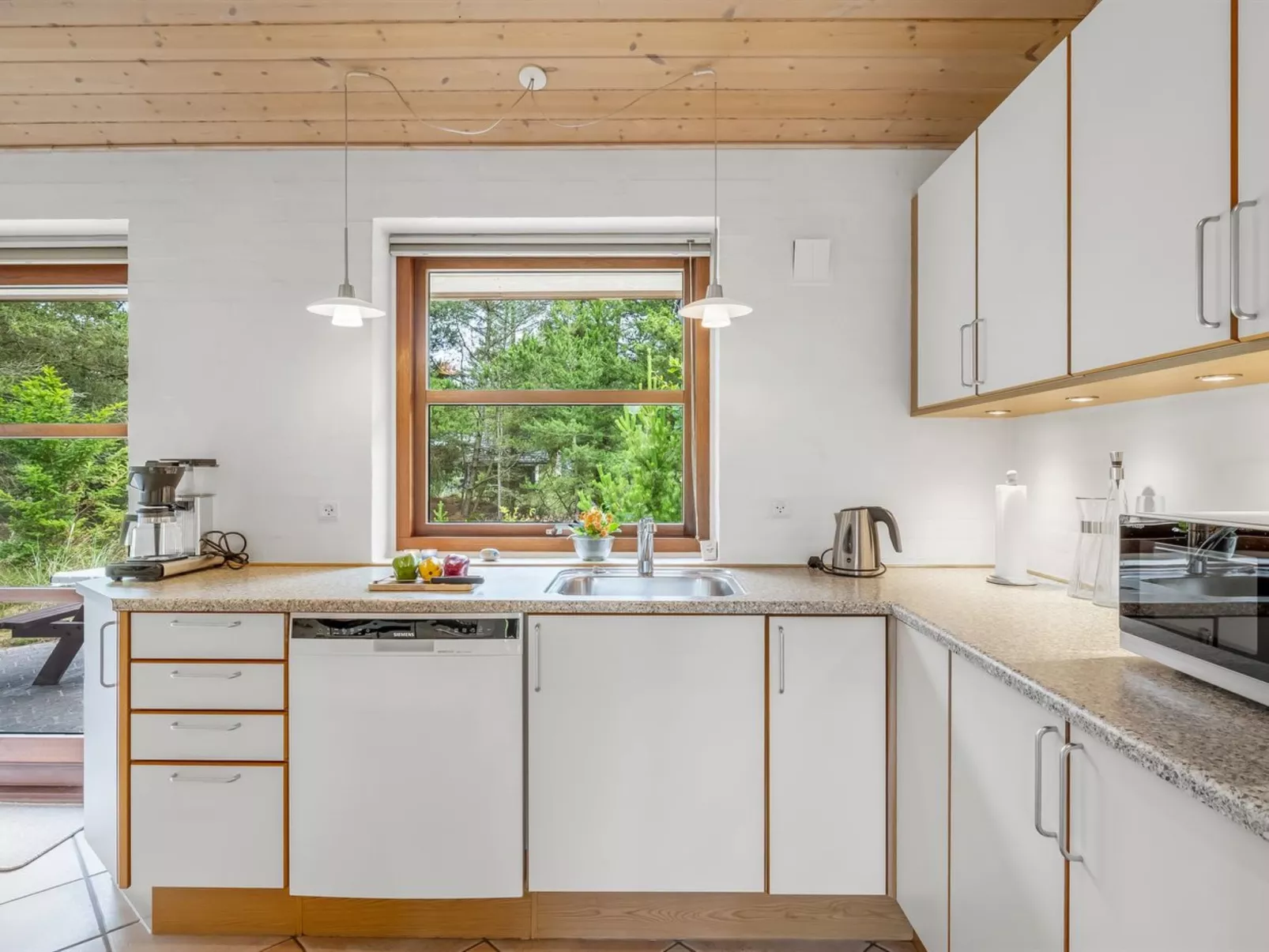 "Thormar" - 1.5km from the sea-Binnen