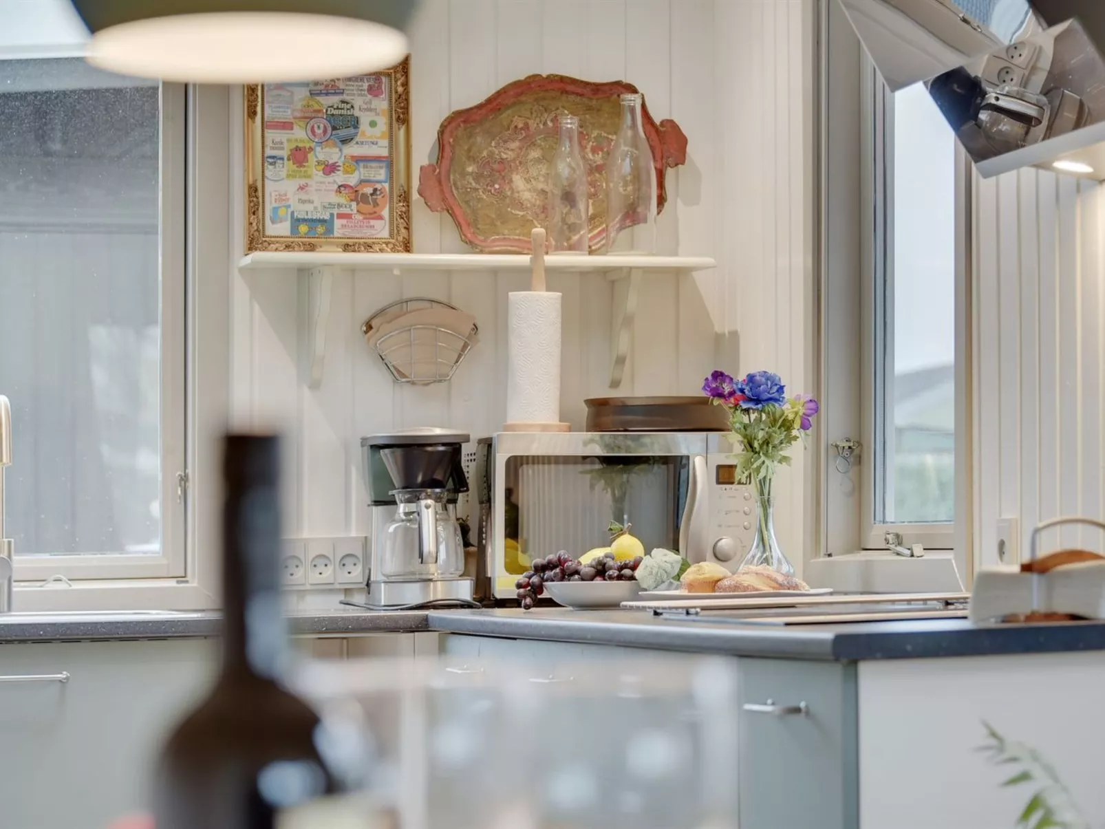 "Roar" - 500m from the sea-Binnen