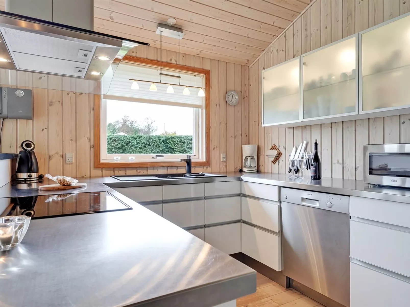 "Tayler" - 1.8km from the sea-Binnen