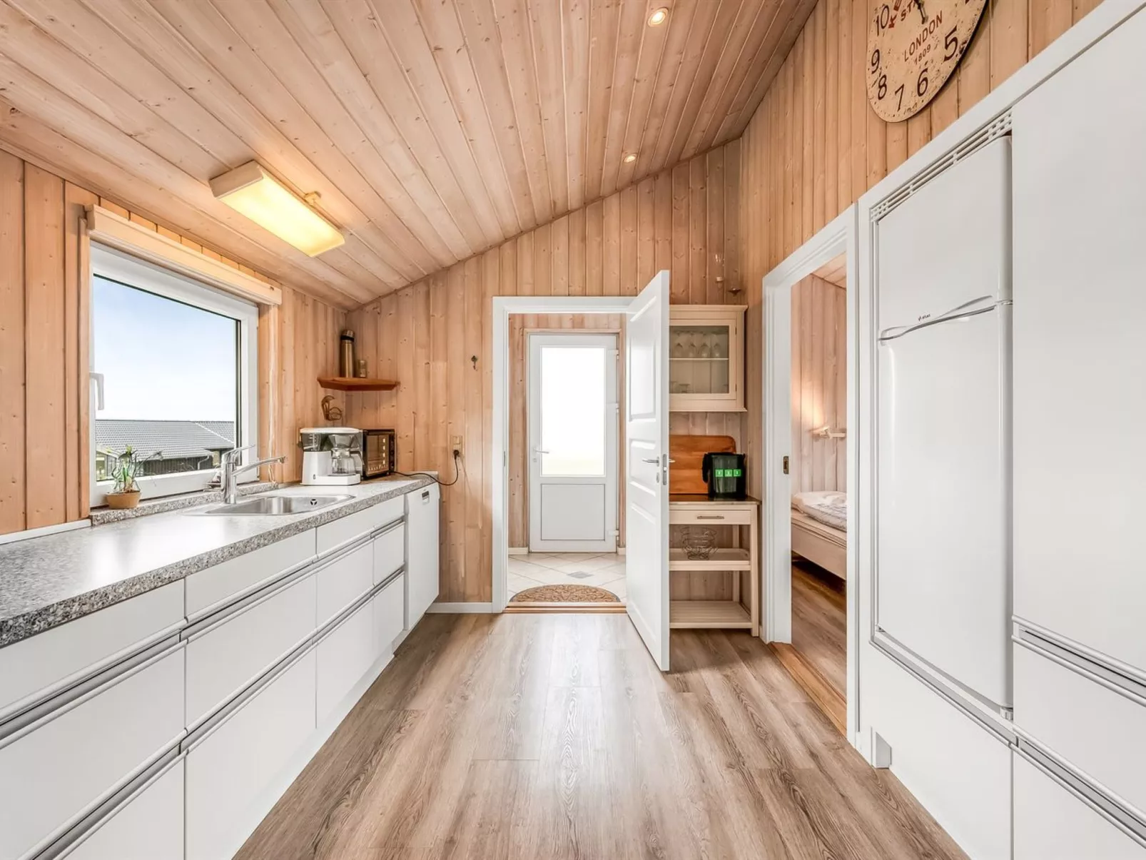 "Loviisa" - 300m to the fjord-Binnen