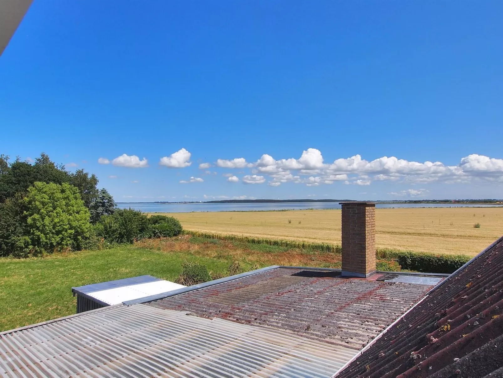 "Spase" - 250m to the fjord-Buiten