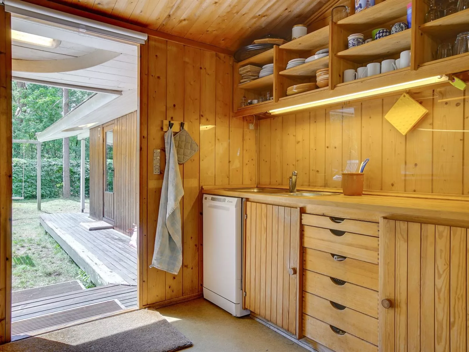 "Myrra" - 10m from the sea-Binnen