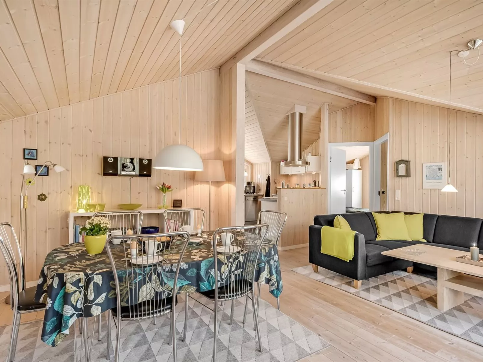 "Tobbi" - 1.1km to the fjord-Binnen