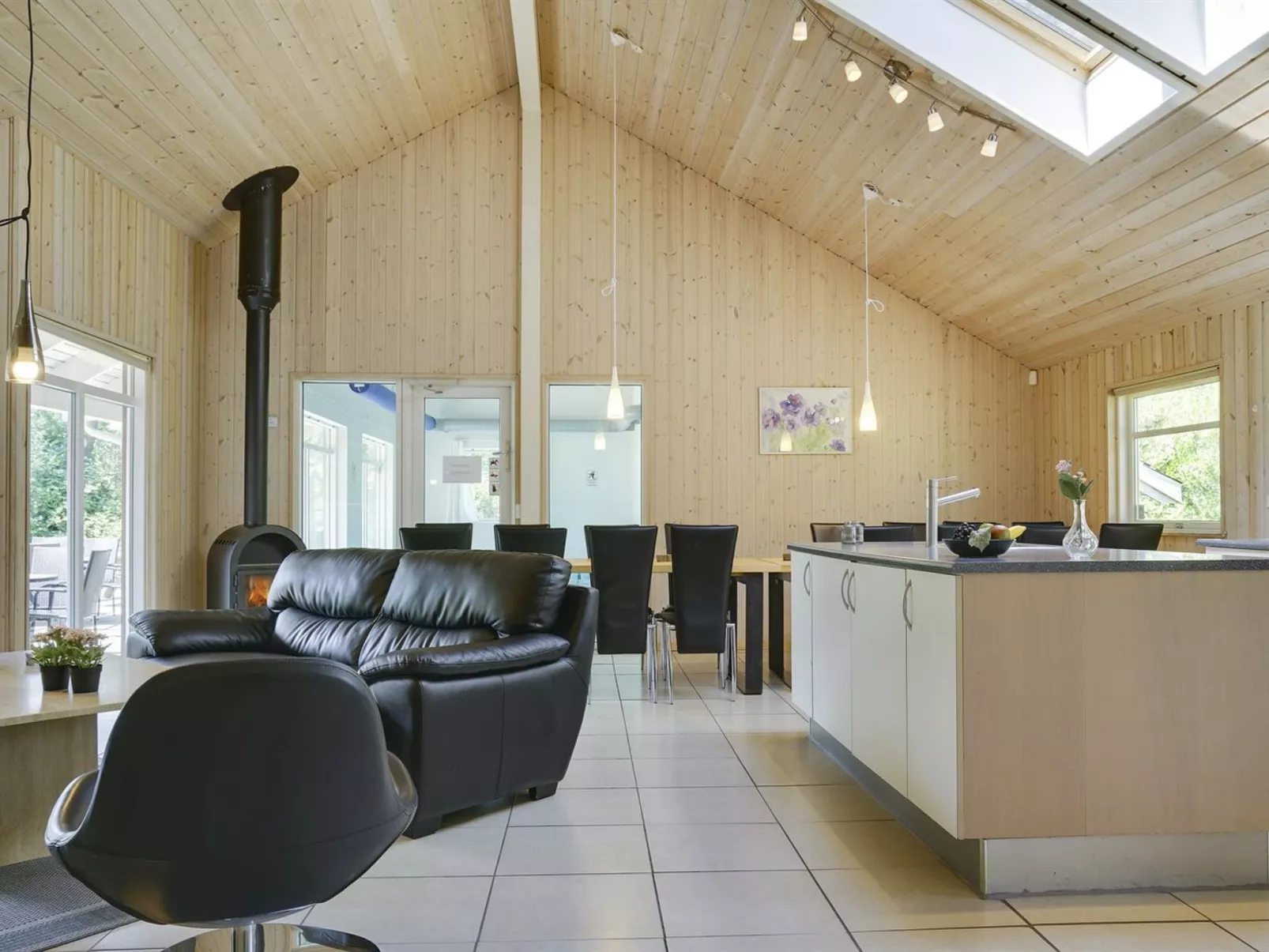 "Hughe" - 300m from the sea-Binnen