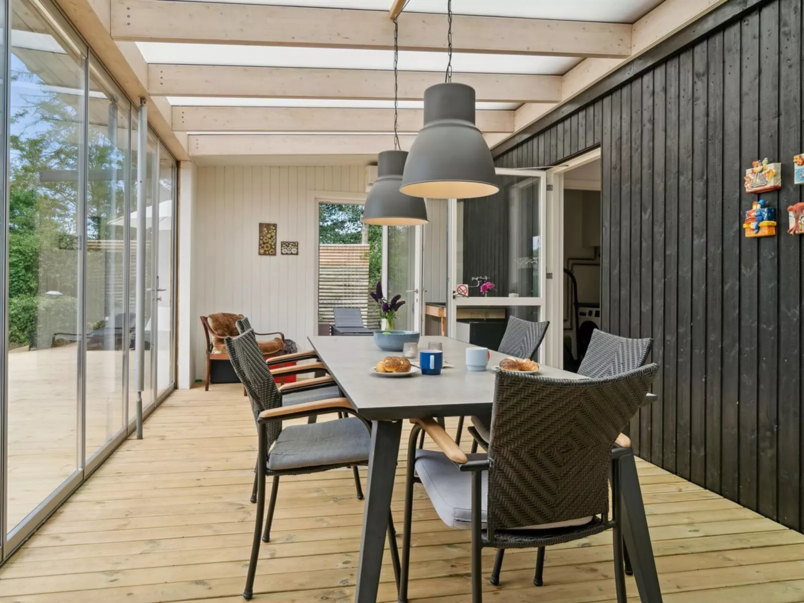 "Randulf" - 250m from the sea-Binnen