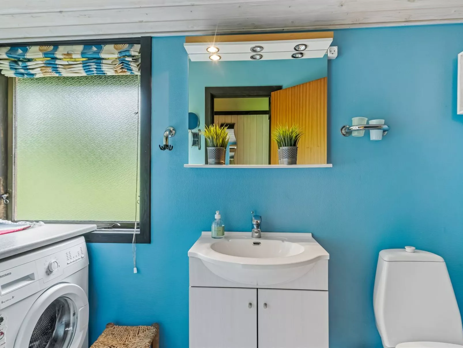 "Vemund" - 300m from the sea-Binnen