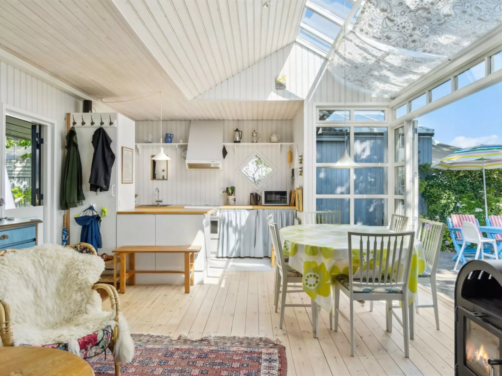 "Snari" - 10m from the sea-Binnen