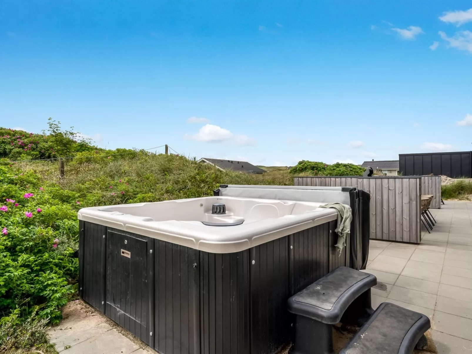 "Waldar" -  from the sea-Binnen