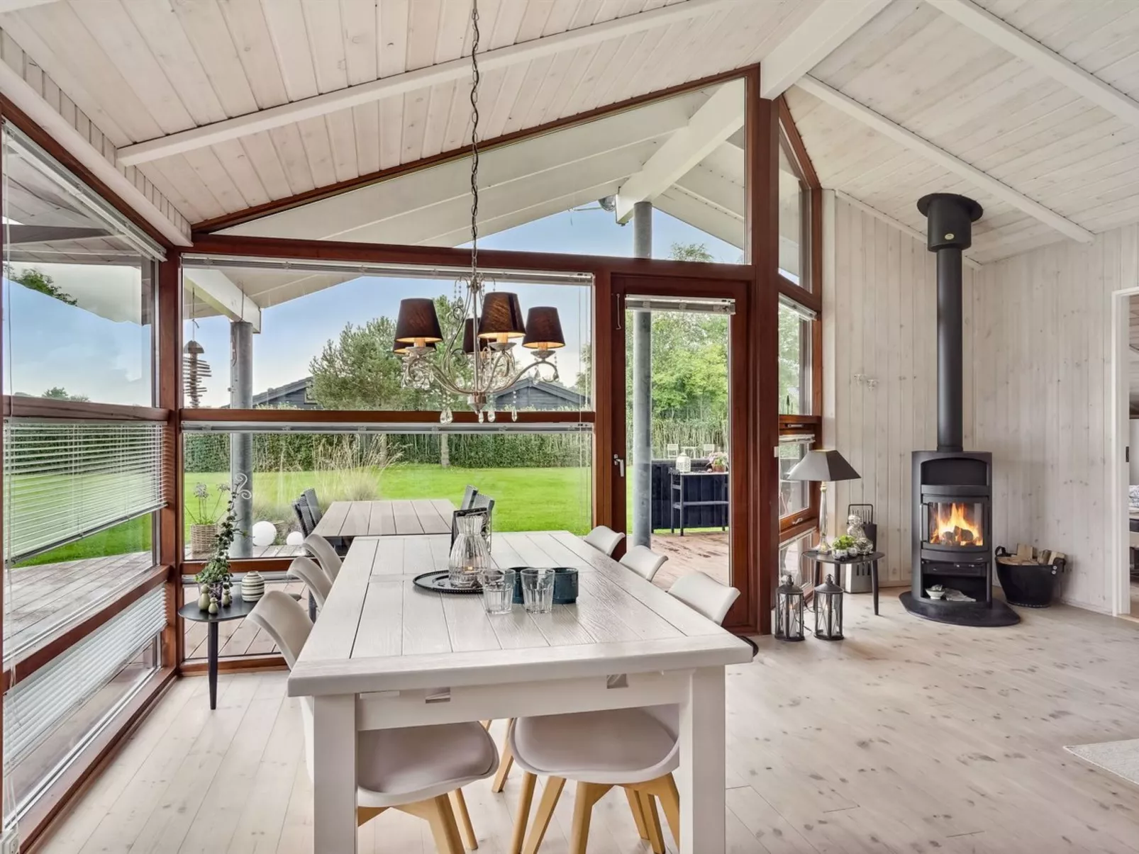 "Evald" - 400m from the sea-Binnen