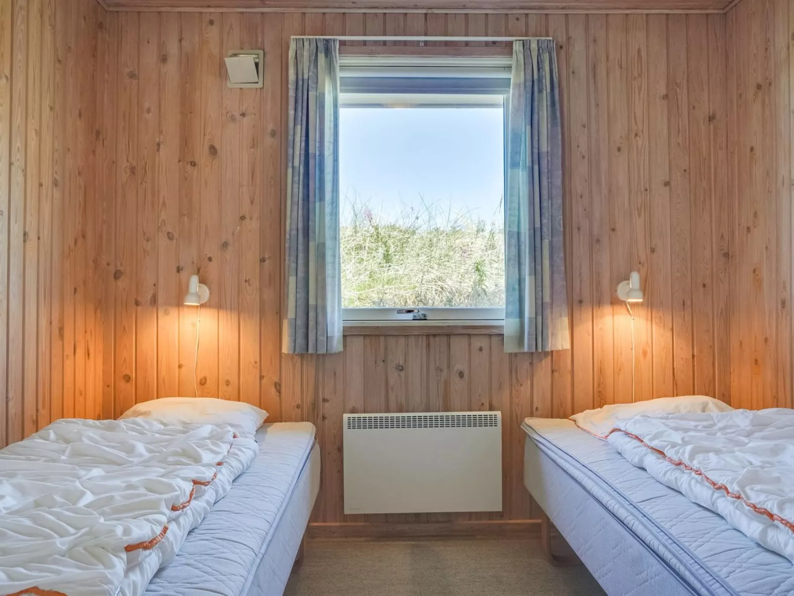 "Kirsten" - 800m from the sea-Binnen