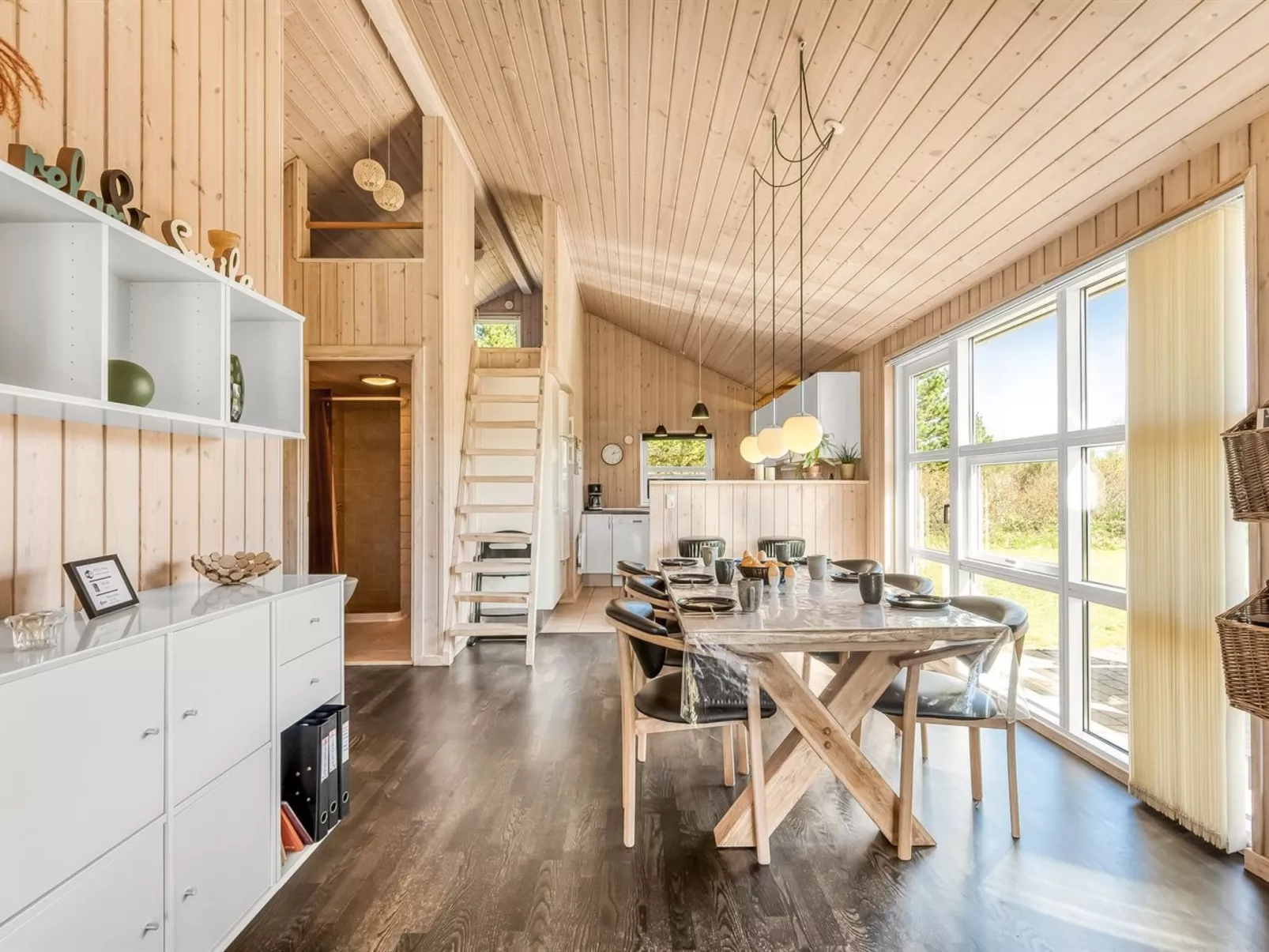 "Rekke" - 300m to the fjord-Binnen