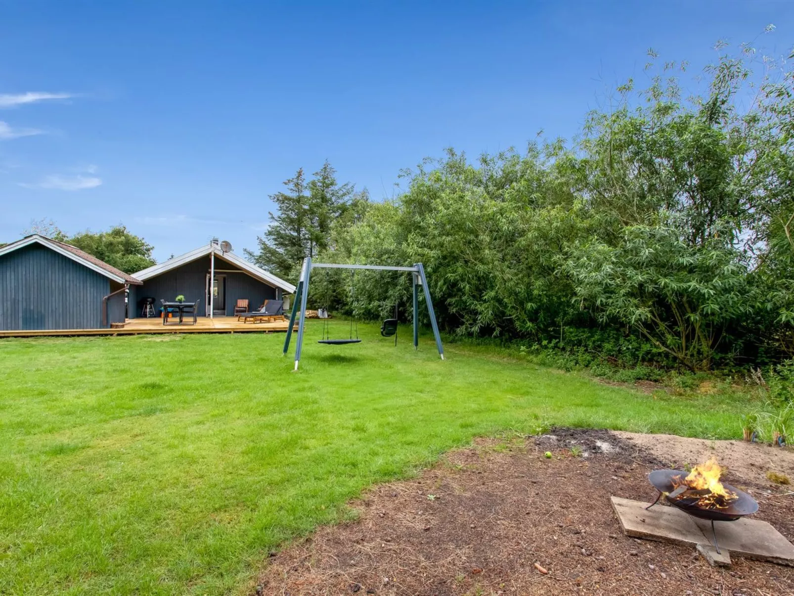 "Frender" - 800m to the fjord-Buiten