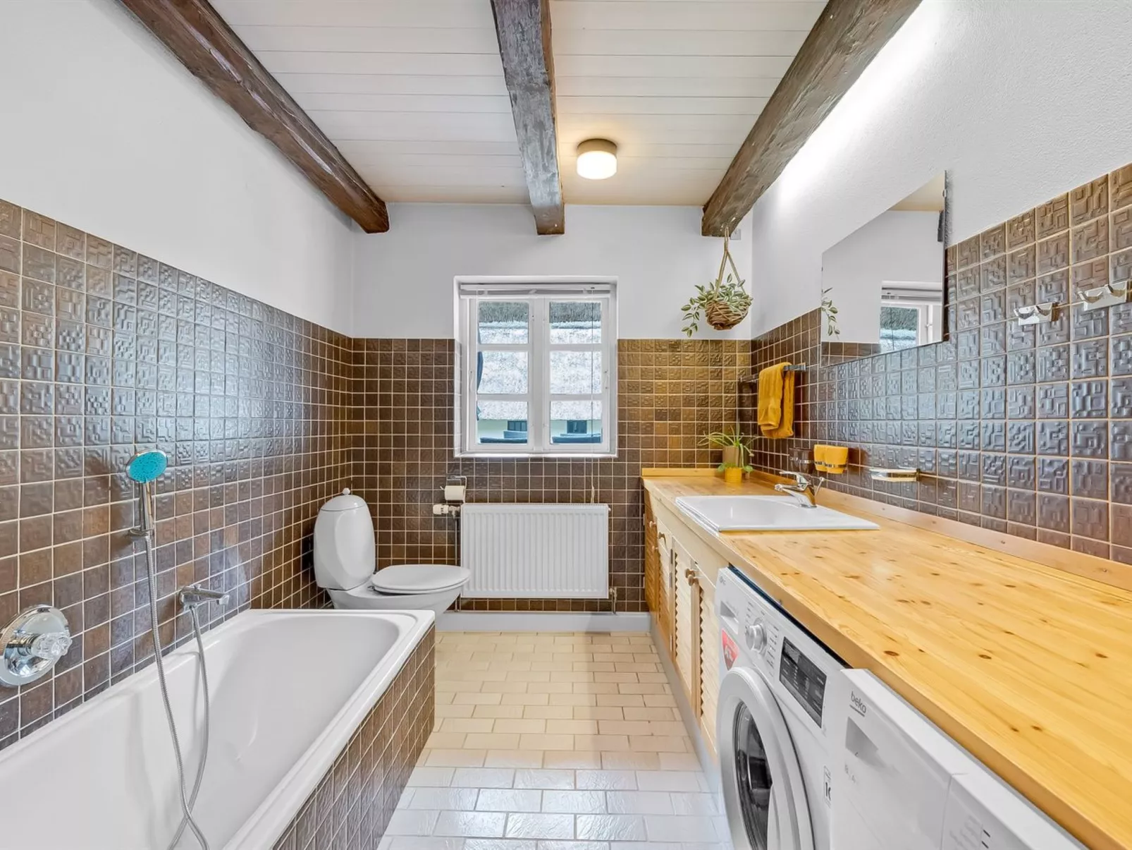 "Tatiane" - 10km from the sea-Binnen