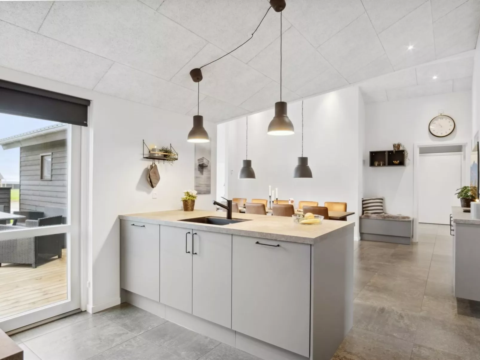 "Clare" - 100m from the sea-Binnen