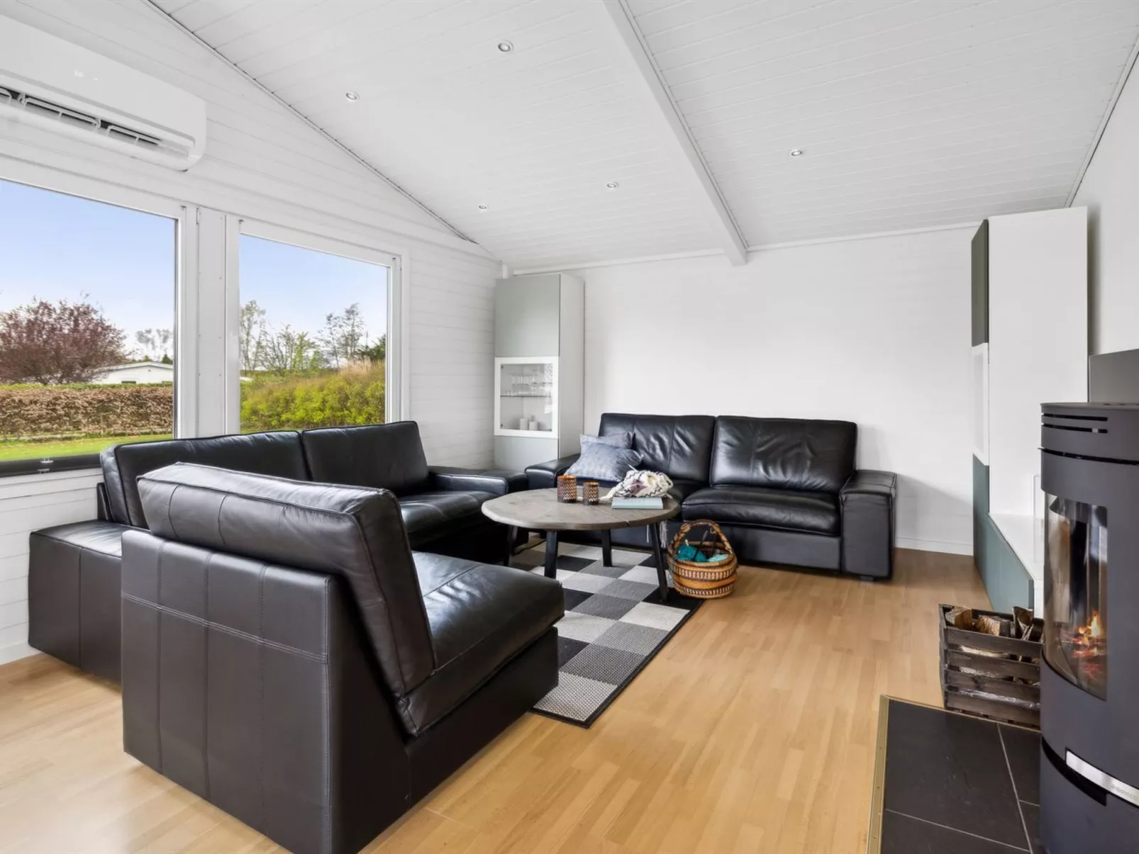 "Safina" - 100m from the sea-Binnen