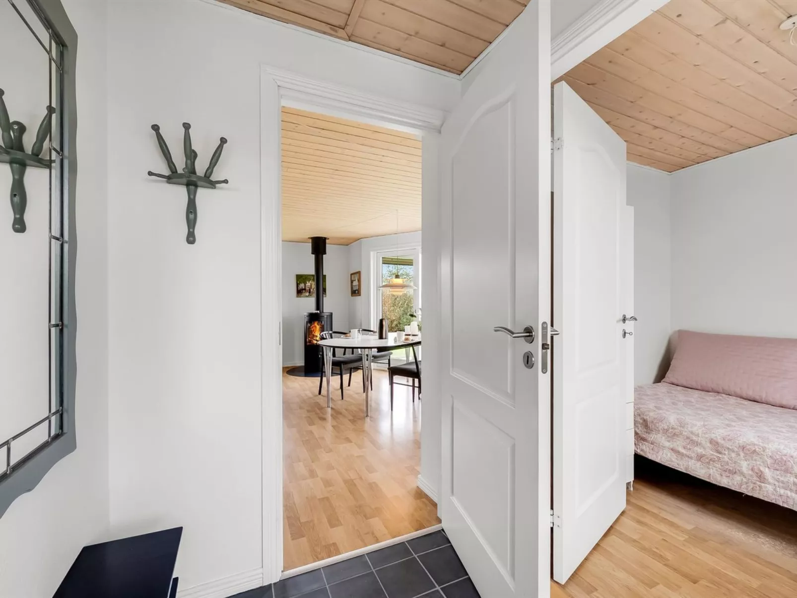 "Ensio" - 300m to the fjord-Binnen