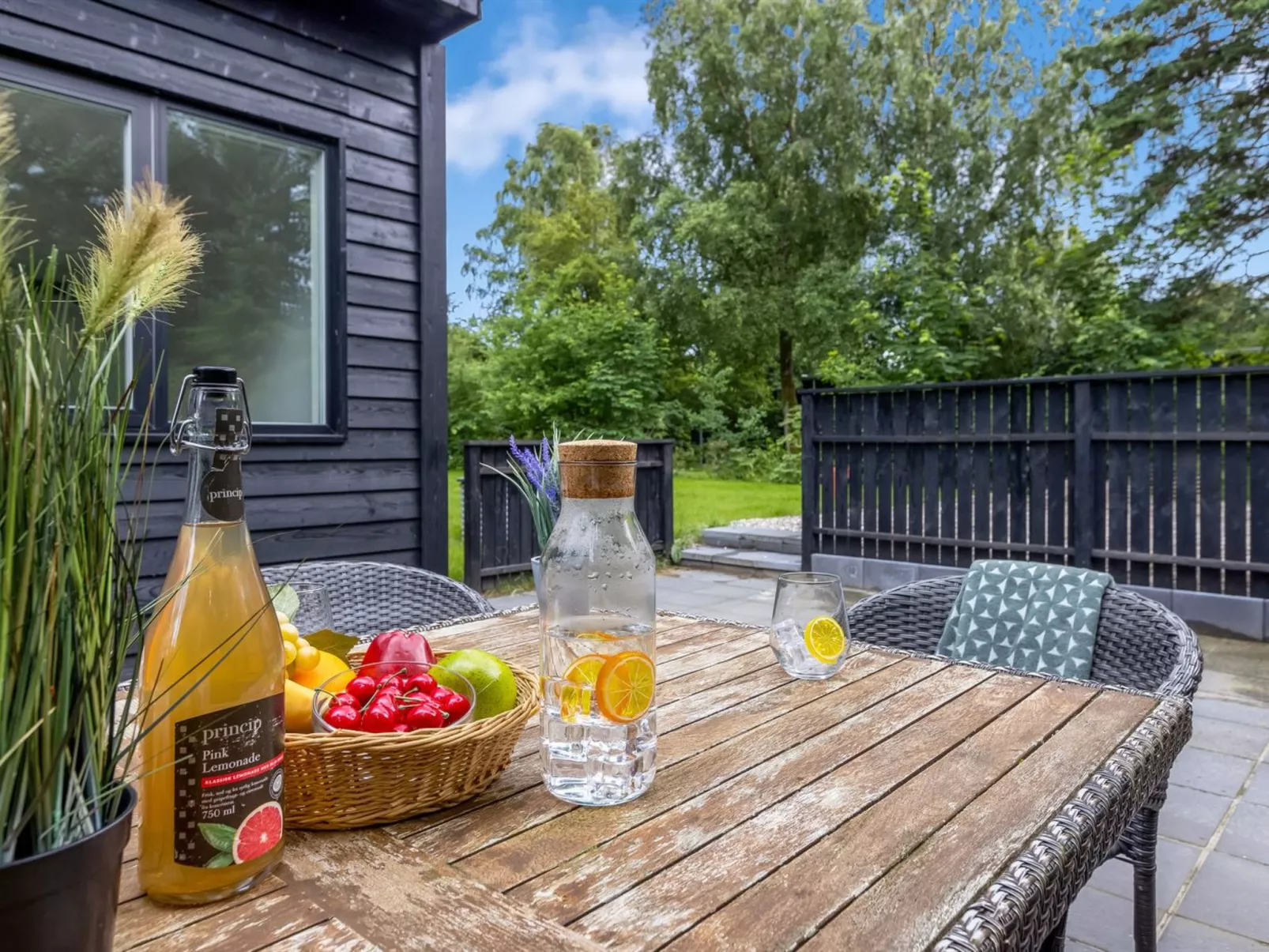 "Scalli" - 1.5km to the fjord-Buiten