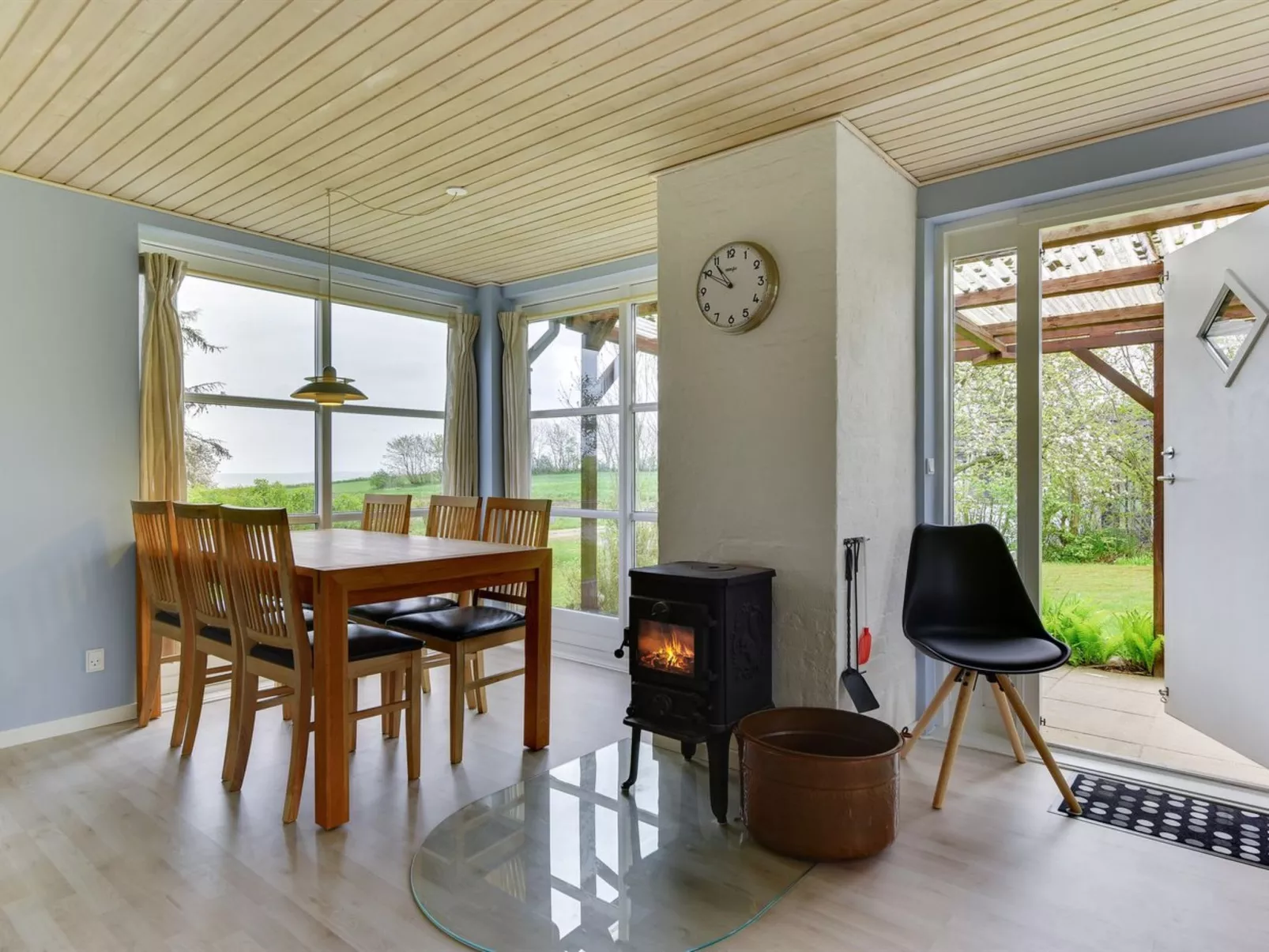 "Venla" - 150m from the sea-Binnen