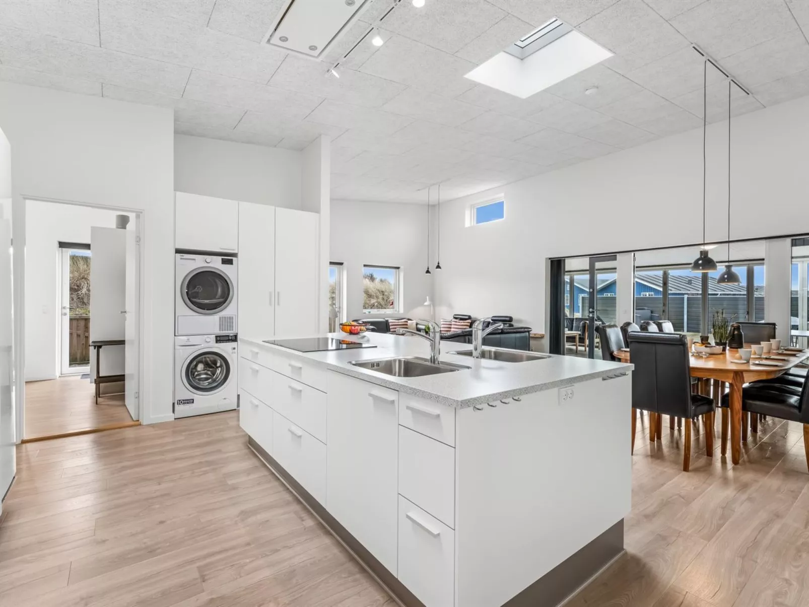 "Clarabelle" - 1.2km from the sea-Binnen