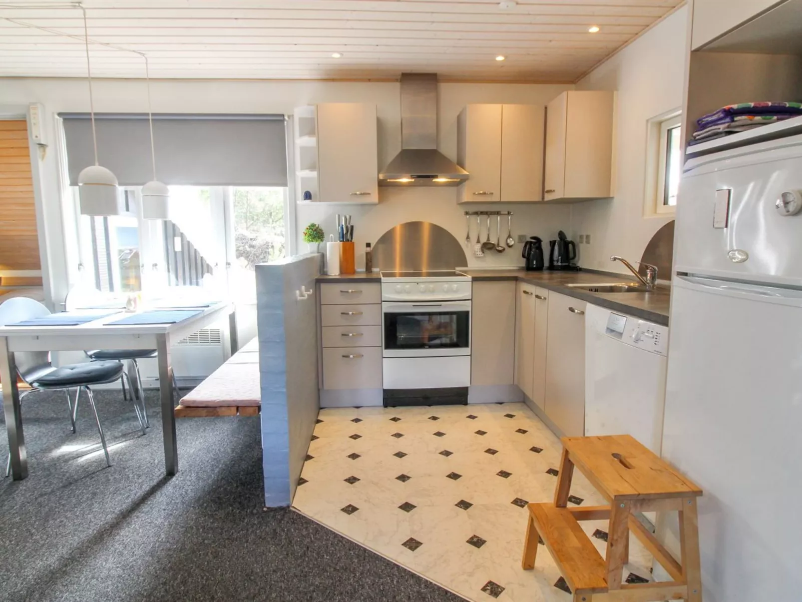 "Augustine" - 1.6km from the sea-Binnen