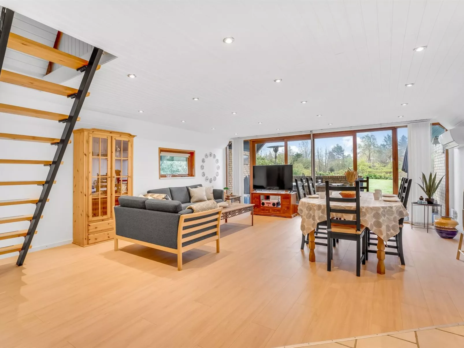 "Fredger" - 450m from the sea-Binnen