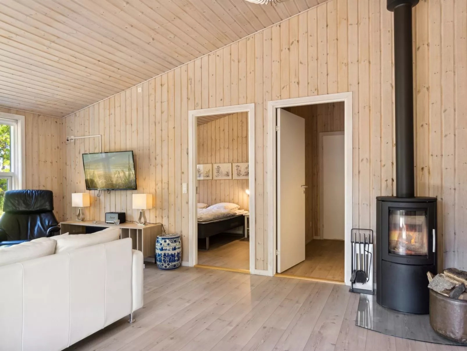 "Myriam" - 50m from the sea-Binnen